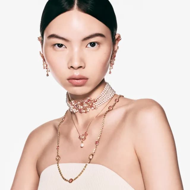 【SWAROVSKI 施華洛世奇】Gema 鏈墜 混合式切割 水晶珍珠 花朵 粉紅色 鍍金色(情人節禮物)