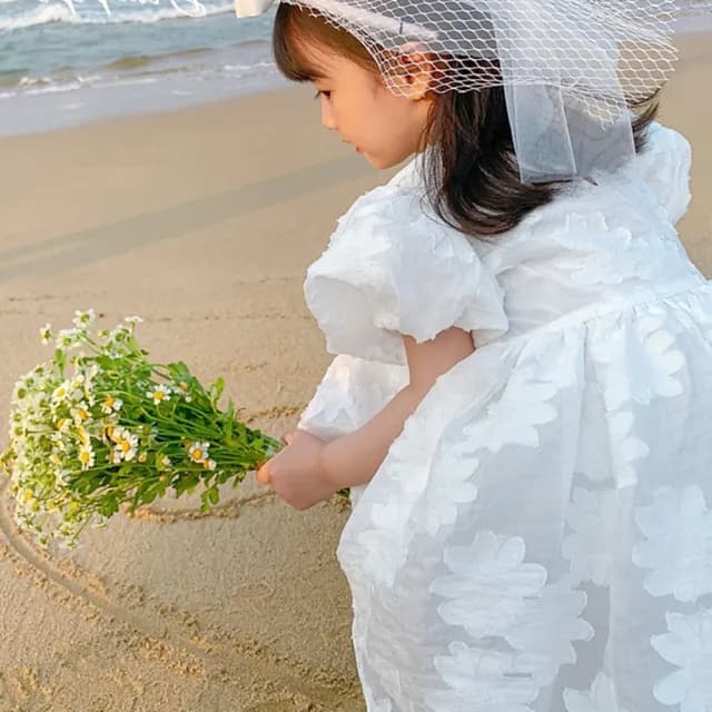 【橘魔法】純白刺繡花朵紗質小包袖洋裝(白色洋裝 短袖洋裝 連身裙 連衣裙 女童 童裝 兒童)