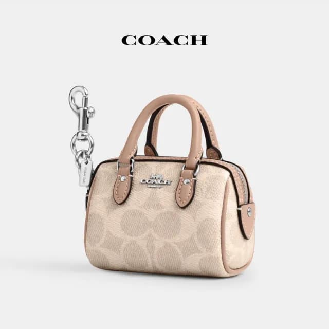【COACH】蔻馳官方直營 ROWAN 經典Logo迷你手袋掛件 鑰匙圈 掛飾 吊飾-SV/沙黃色/灰褐色(CX068)