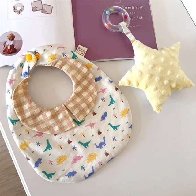 【Lianne baby】棕梠恐龍  嬰兒禮物 圍兜手搖鈴 滿月禮 周歲禮(滿月禮 收涎禮物 週歲禮 彌月禮盒)