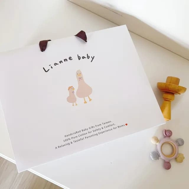 【Lianne baby】棕梠恐龍  嬰兒禮物 圍兜手搖鈴 滿月禮 周歲禮(滿月禮 收涎禮物 週歲禮 彌月禮盒)