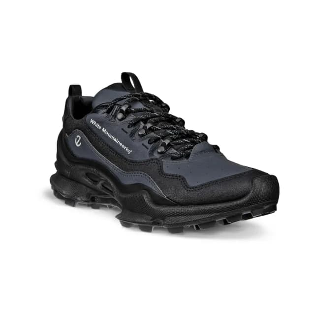 【ecco】BIOM C-TRAIL W 白山聯名款 蹤跡健步皮革低筒戶外運動鞋 女鞋(黑色/磁石灰/黑色 80341360568)