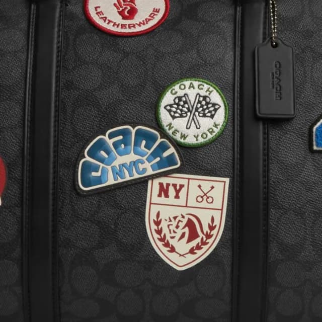 【COACH】蔻馳官方直營 VENTURER 經典 SIGNATURE 帆布與徽章旅行袋 旅行包 斜背包-炭黑色 混合色(CY829)