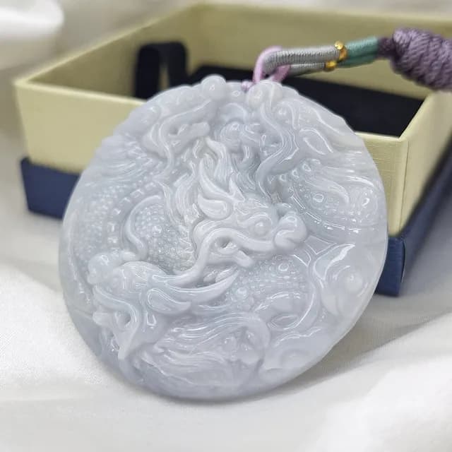 【新鵝娘翡翠】天然A貨翡翠 緬甸玉 細潤紫羅蘭九龍鐲心龍牌 A1683018(翡翠鐲心龍牌)