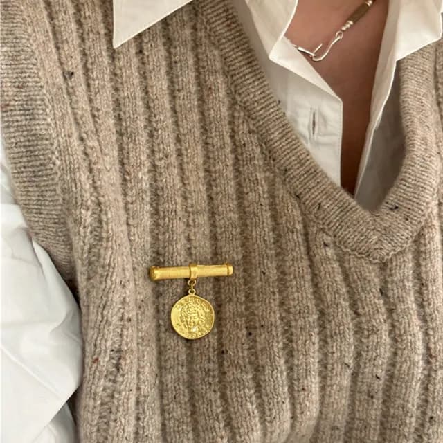 【LEESA】情人節禮物 小香胸針\個性別針\金幣胸針\一字型別針\帽子別針\多功能胸針\包包別針\別針\胸針\圍