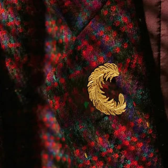 【KT DADA】金屬胸針 高級感 金色胸針 羽毛胸針 毛衣胸針 飾品 造型別針 小禮物 生日禮物 謝師禮物 胸