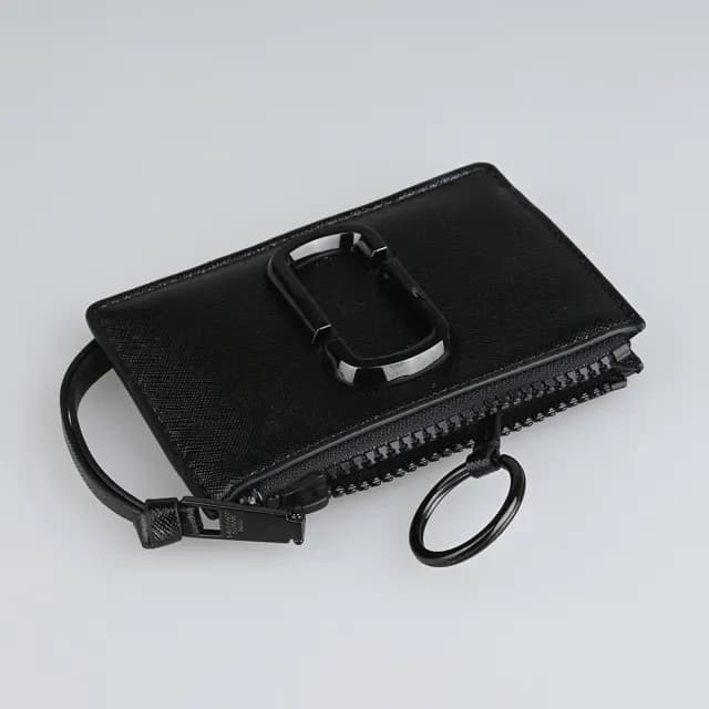 【MARC JACOBS】MARC JACOBS SNAPSHOT DTM經典雙J黑字LOGO防刮牛皮設計2卡拉鍊卡片零錢包(黑)