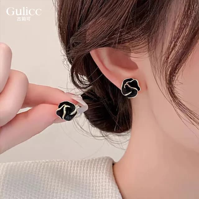 【Golicc】高級感金邊立體花耳環(七夕 情人節 生日 飾品 耳釘 耳飾 耳墜 禮物)