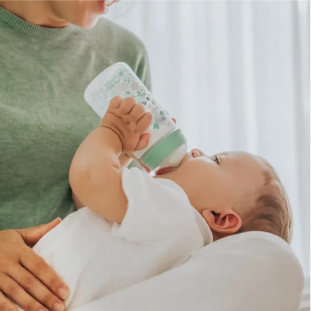 【suavinex】蘇維妮 新生兒適用玻璃寬口奶瓶_240ML(新防脹氣閥 智能平衡瓶內外氣壓)