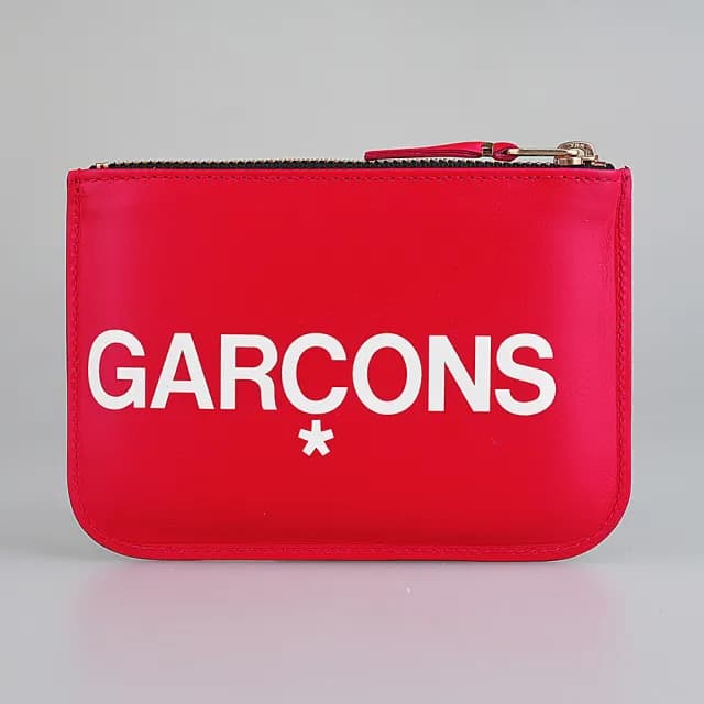 【Comme Des Garcons CDG】情人節禮物 COMME DES GARCONS川久保玲 經典燙字LOGO英文印花牛皮拉鍊零錢包(紅)