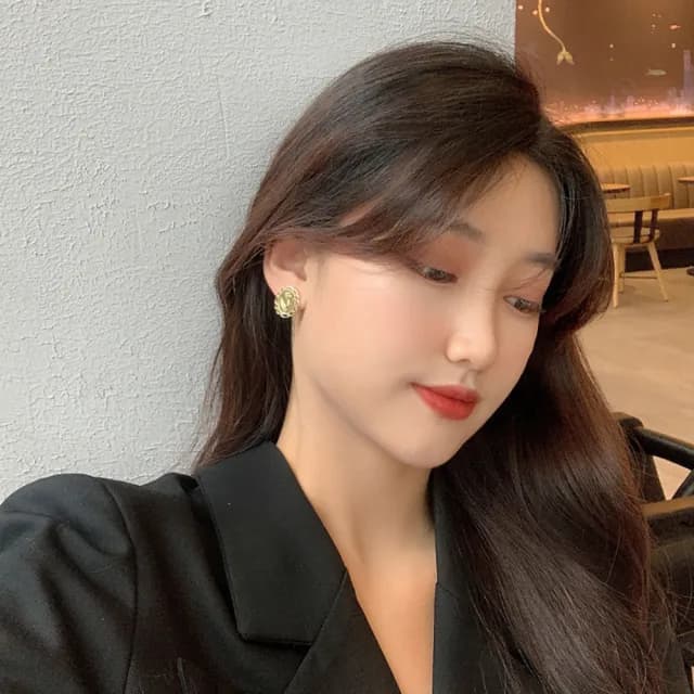 【INES】韓國設計法式花邊鬱金香浮雕造型優雅夾式耳環(無耳洞耳環 耳夾 夾式耳環 浮雕耳釘 鬱金香耳釘)