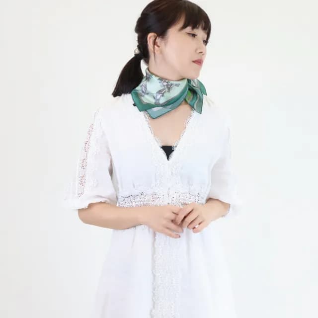 【BANNIES】法式蠶絲方巾｜克洛伊之語-綠(親膚 蠶絲 領巾 絲巾)