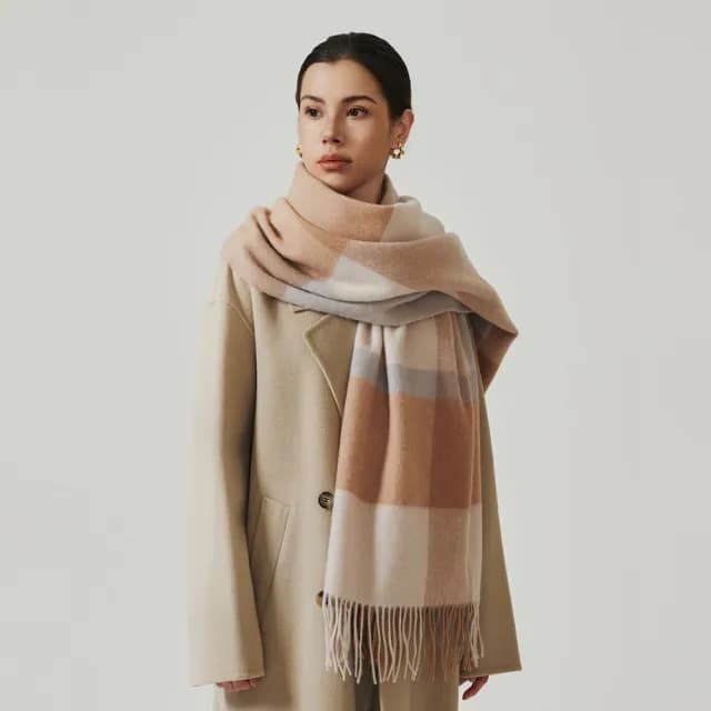 【VEDINA】100%純羊毛超大披肩圍巾 經典格紋 68*197 cm(灰卡其粉藍橘棕色/保暖流蘇設計/男女披巾圍脖)