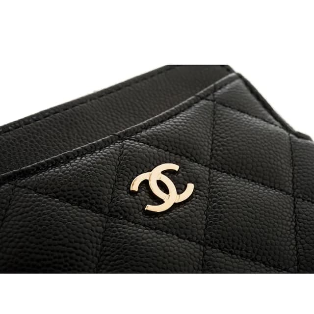 【CHANEL 香奈兒】新款雙C金字LOGO金屬菱格紋荔枝皮吐司卡片零錢包(黑色)