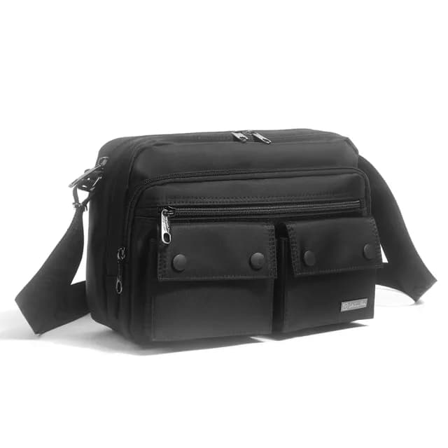 【Valentino Rudy 范倫鐵諾.路迪】日系雙口袋造型休閒橫式斜背/側背包(VR21612 七夕情人節禮物 送禮 男包)