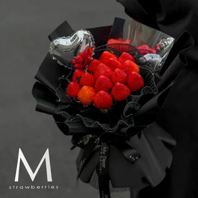 【My Dear草莓花束】Into Black 發光草莓花束禮盒組(水果花束/情人節/告白/生日禮物/超人氣花束/草莓)