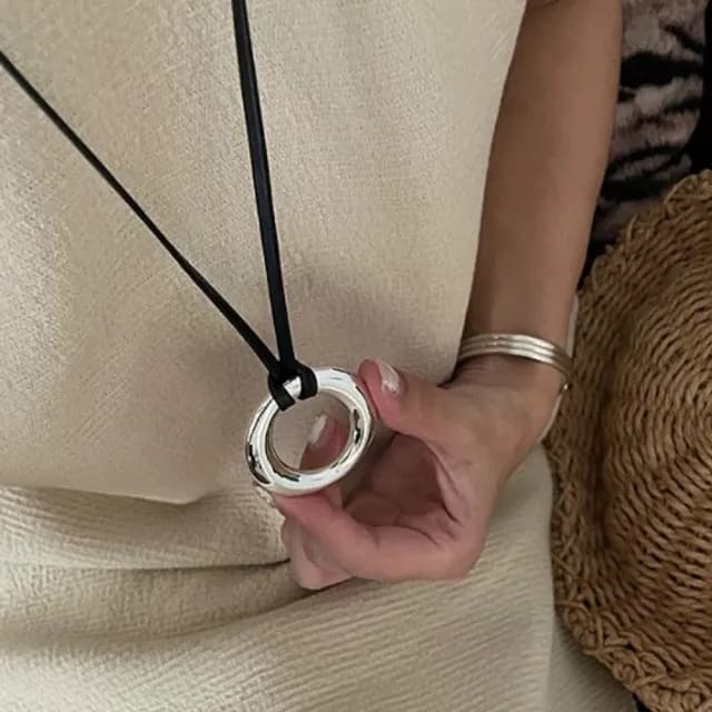 【MoonDy】項鍊 圓環項鍊 空心項鍊 毛衣鏈 O型圓環 女生項鍊 長項鍊 幾何項鍊 簡約 皮繩項鏈 飾品 配飾