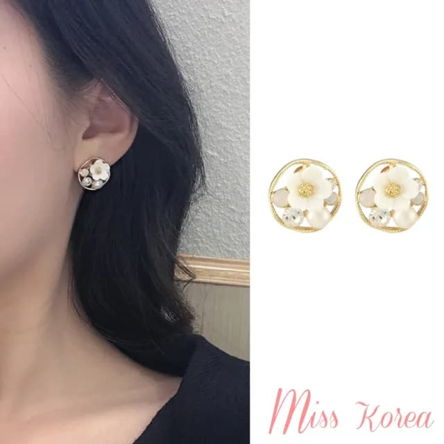 【MISS KOREA】韓國設計清新立體花朵珍珠寶石造型夾式耳環(無耳洞耳環 耳夾 夾式耳環 花朵耳環)