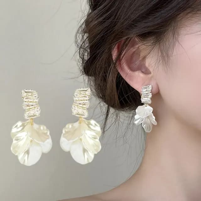 【穿搭單品】法式輕奢白貝耳夾式耳環(無耳洞可 耳飾 耳夾 禮服 洋裝 氣質)