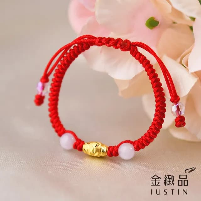 【金緻品】黃金兒禮 玉盈祈願 紅繩手鍊 0.14錢(寶寶金飾 彌月禮盒 平安玉 桶珠 金玉滿堂 新生兒)