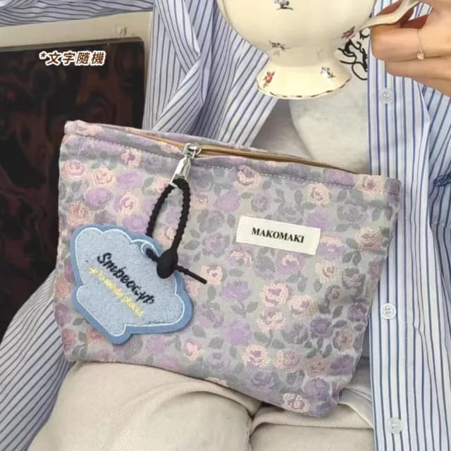【紫色女孩】父親節禮物 浪漫春日花朵化妝包(洗漱包 外出包 雜物包 便攜 保養品 收納 旅遊 旅行 出國)