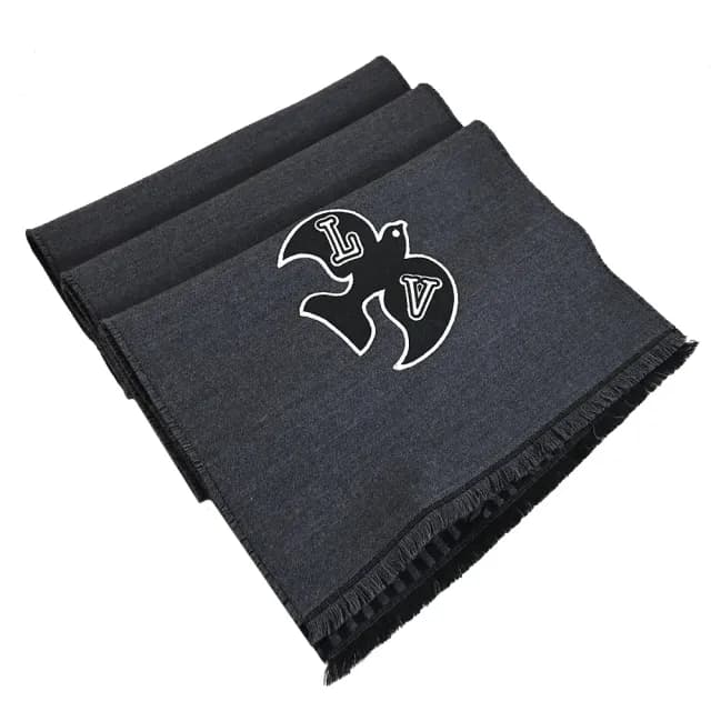 【Louis Vuitton 路易威登】LV M77944 簡約LOGO純羊毛雙面標誌保暖披肩長圍巾(黑灰 現貨)