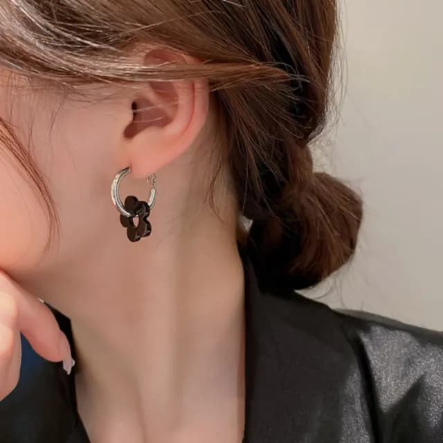 【百搭時尚】甜酷金屬風花朵耳環1對(圈圈耳環 耳圈 耳墜 耳飾 耳針 耳釘 首飾 垂墜耳環 情人節 送禮物)