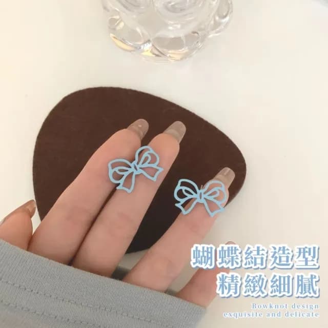 【情結】寶寶藍鏤空蝴蝶結耳環1對(S925銀針 耳墜 耳飾 耳針 耳釘 首飾 垂墜耳環 情人節 送禮物)
