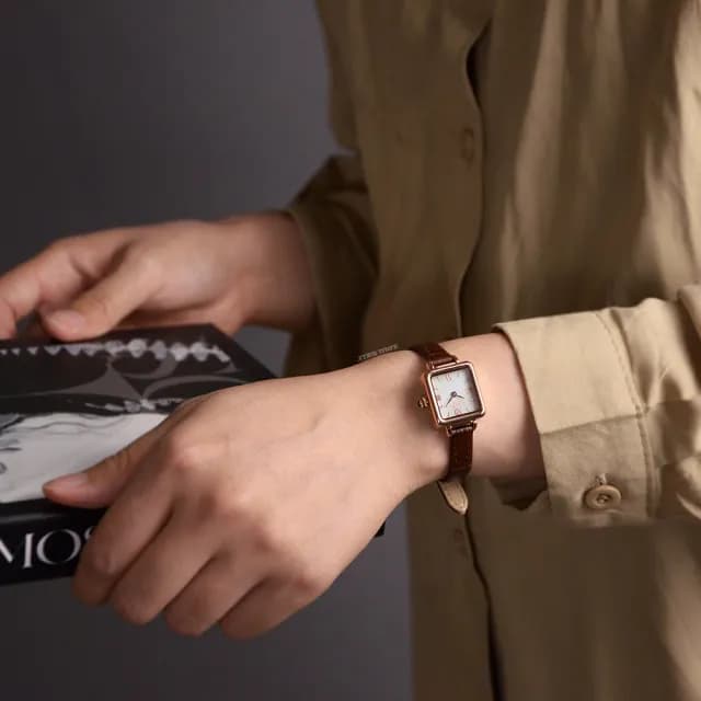 【LOLA ROSE】玫瑰金框 白面 棕色皮革 小巧方形 手錶 女錶 19mm 贈手鍊 雙11(LR2230)