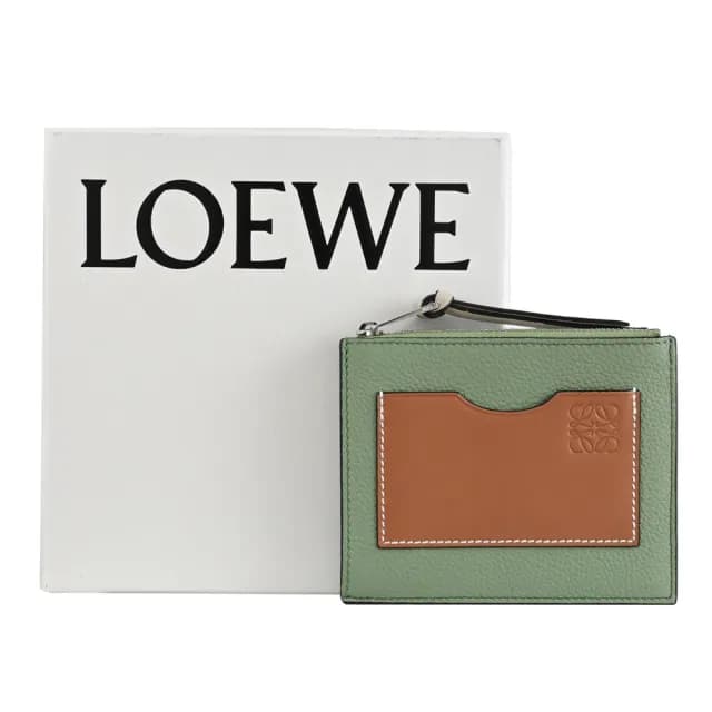 【LOEWE 羅威】經典徽章烙印LOGO小牛皮信用卡證件名片零錢包(綠咖)