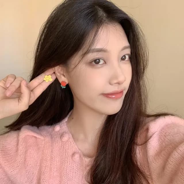 【夏日甜美】設計感花朵耳環1對(不對稱 耳墜 耳飾 耳針 耳釘 首飾 氣質 閨蜜 禮物)