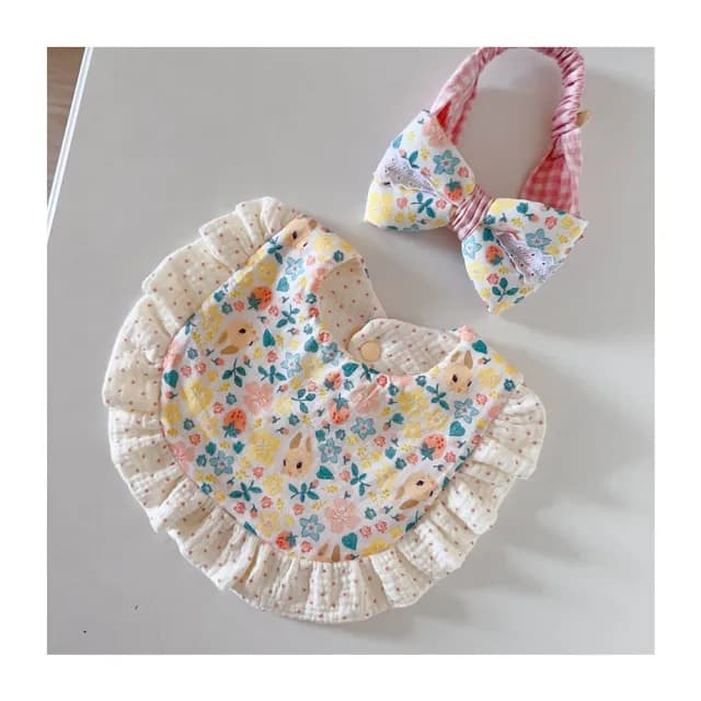 【Lianne baby】MIT手作職人女嬰莓好花兔 圍兜髮帶兩件組嬰兒禮物(滿月禮 收涎禮物 週歲禮 彌月禮盒)