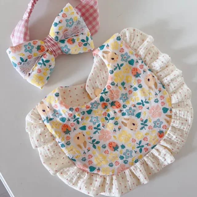【Lianne baby】MIT手作職人女嬰莓好花兔 圍兜髮帶兩件組嬰兒禮物(滿月禮 收涎禮物 週歲禮 彌月禮盒)