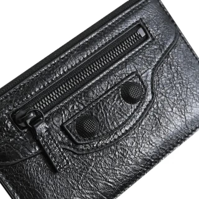 【Balenciaga 巴黎世家】Le Cagole 經典鉚釘揉製小羊皮信用卡證件名片零錢包(黑)