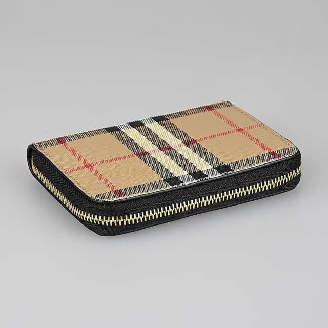 【BURBERRY 巴寶莉】BURBERRY 內壓印LOGO格紋PVC內襯牛皮5卡拉鍊零錢包(典藏米)