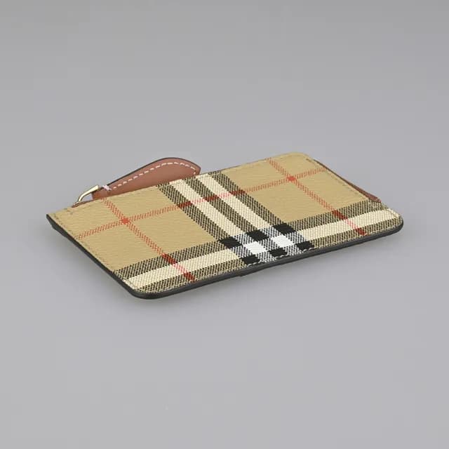 【BURBERRY 巴寶莉】BURBERRY Somerset 皮標印字LOGO小牛皮拼格紋PVC 3卡拉鏈零錢包(典藏米x棕)