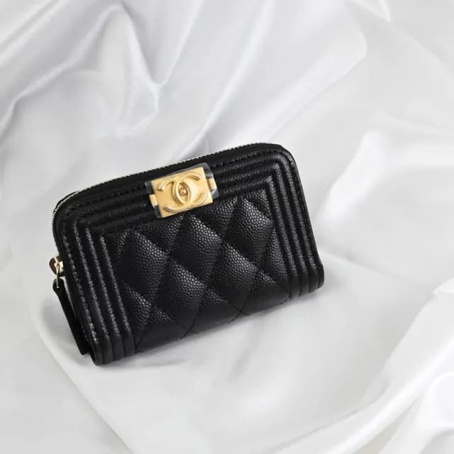 【CHANEL 香奈兒】BOY 經典仿舊雙C LOGO菱格小牛皮信用卡證件名片零錢包(黑)