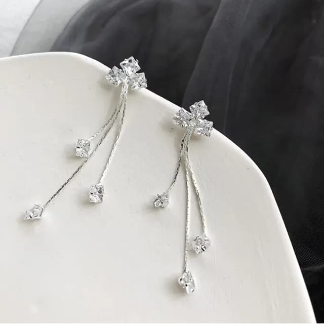 【甜美百搭】韓系永恆氣息鋯石方塊輕流蘇耳環(耳針 耳釘 耳飾 飾品 禮服 婚禮 銀色 水鑽)