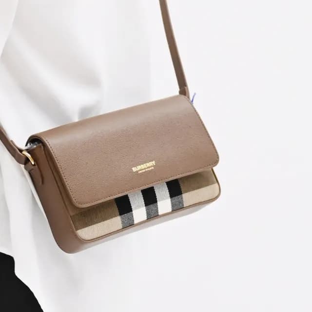 【BURBERRY 巴寶莉】Hampshire 英系經典格紋拼接翻蓋方包斜背包(淺咖)