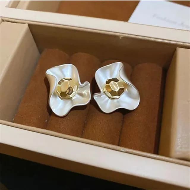 【INES】不規則耳環 花朵耳環/韓國設計法式復古不規則花朵造型耳環(2色任選)
