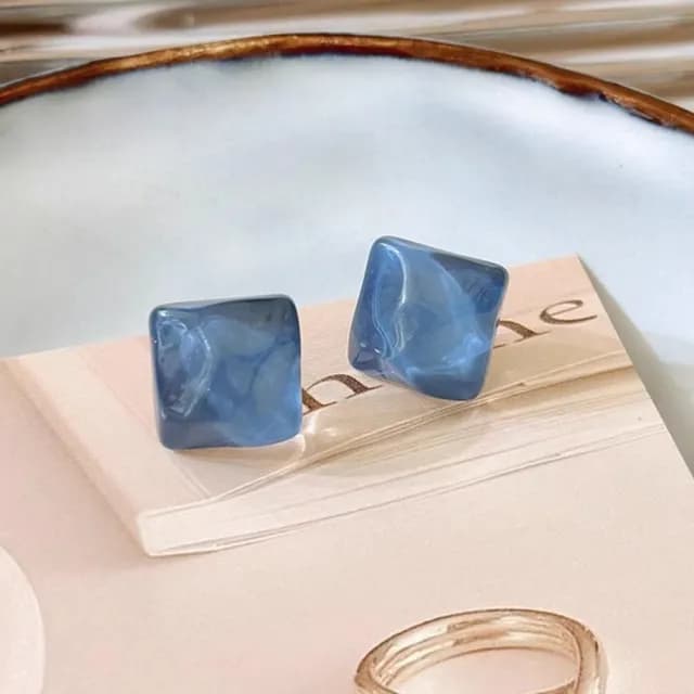 【蔚藍冰痕】波光粼粼清新冰藍方塊耳環(耳釘 耳針 耳飾 飾品 不規則 穿搭配件)
