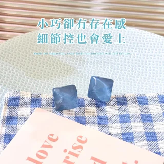 【蔚藍冰痕】波光粼粼清新冰藍方塊耳環(耳釘 耳針 耳飾 飾品 不規則 穿搭配件)