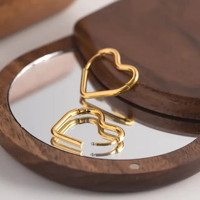 【率性個性】鈦鋼愛心耳環1對(愛心耳環 耳骨 飾品 耳飾 耳釘 耳針 耳扣 首飾 配件 配飾 情人節 送禮物)