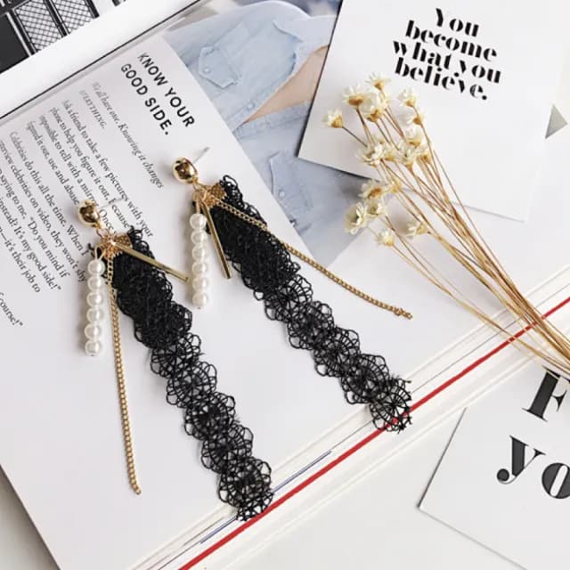 【89 zone】法式蕾絲刺繡絲帶珍珠 耳飾 吊墜耳環 長款耳環 耳環(白/黑)