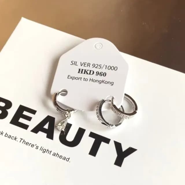 【個性韓系】不對稱水滴耳圈1對(耳飾 耳墜 飾品 耳針 耳釘 首飾 耳環 情人節 配件 禮物)