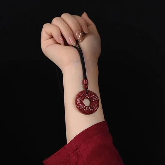 【Penny珮妮】硃砂貔貅平安扣 吊墜項鍊(母親節 情人節 交換禮物 新婚 新年 尾牙)