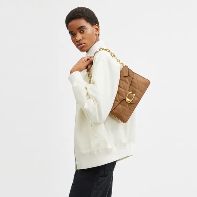 【COACH】蔻馳官方直營 CHAIN TABBY 絎縫裝飾鏈條單肩手袋 單肩包 肩背包-B4/蜂蜜棕色(CAF55)