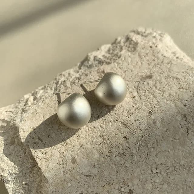 【INES】珍珠耳環 圈圈耳環/韓國設計浪漫氣質珍珠圈圈造型耳環(啞光耳環 金屬耳環 半圓弧耳環)