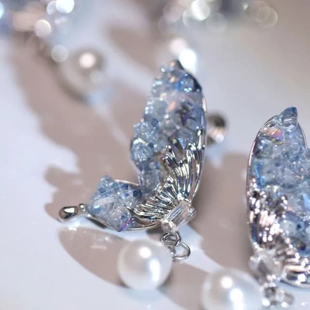 【高級氣質】漸層藍碎鑽蝴蝶耳環1對(滿鑽 閃鑽 誇張 耳飾 翅膀 ins 森系 珍珠)
