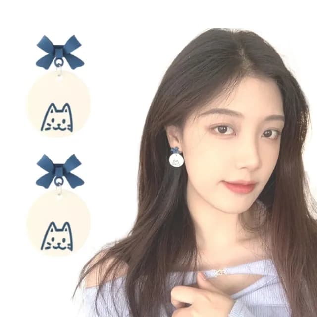 【可愛飾品】藍色蝴蝶結貓咪耳環1對(耳針 耳飾 配飾 動物 俏皮 兒童 飾品)